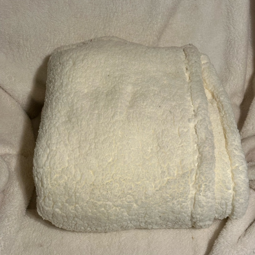 Cream 60 × 50 Faux Rabbit Fur Throw Blanket - Threshold